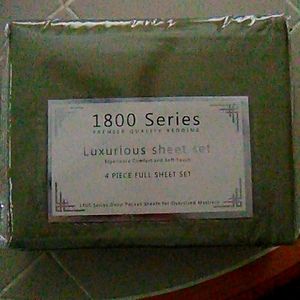 Sage green sheet set